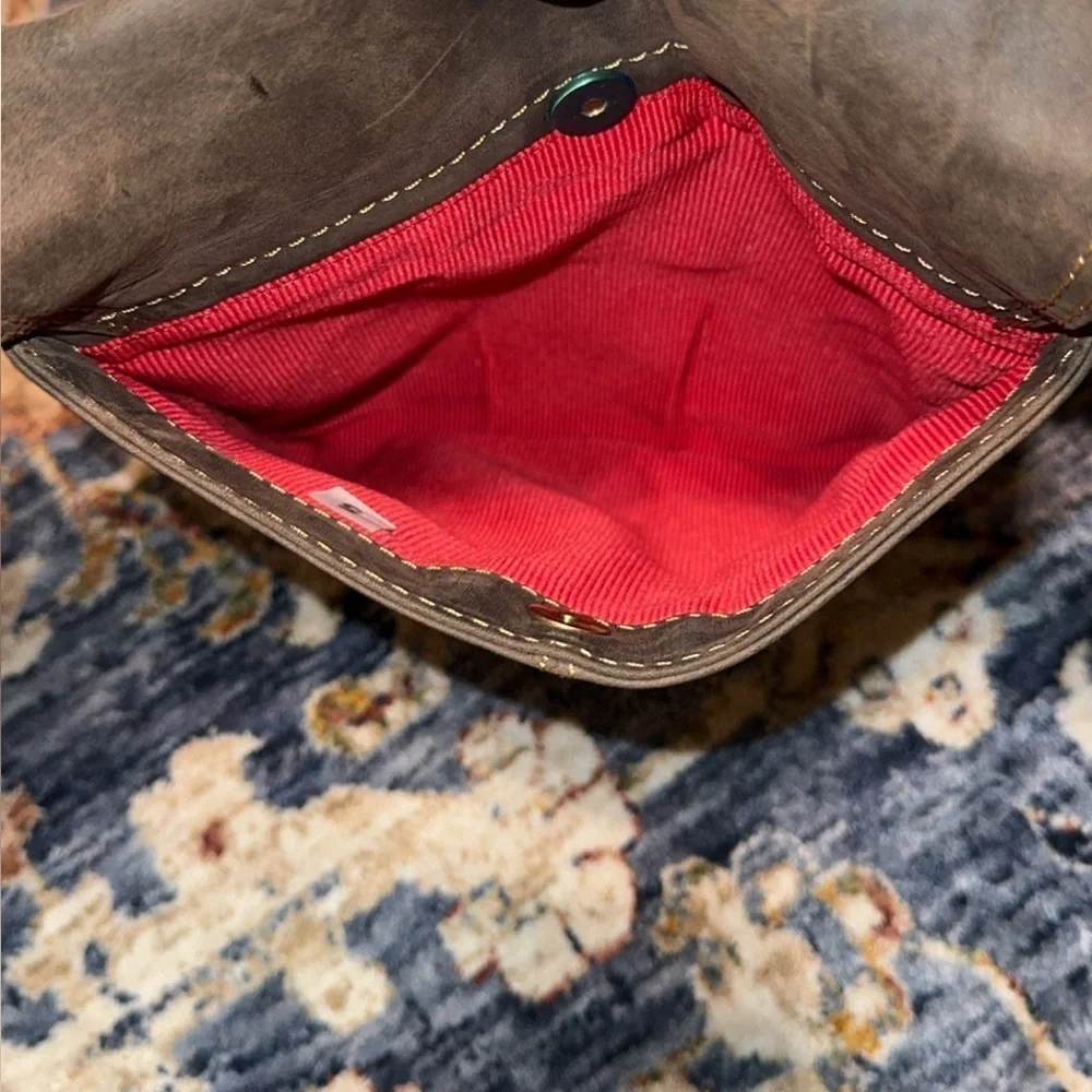 NWT Gianni Conti Brwn Leather Men Crossbody Bag Snap Closure Red Interior 966145